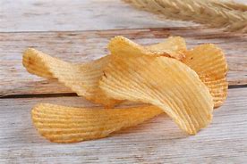 Картофельные чипсы в форме волны