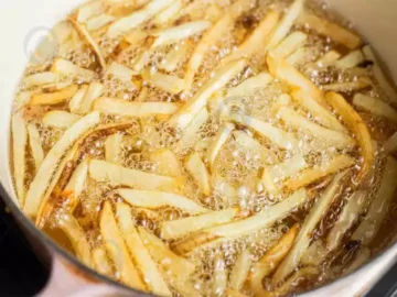 Faire des frites avec une machine à frire