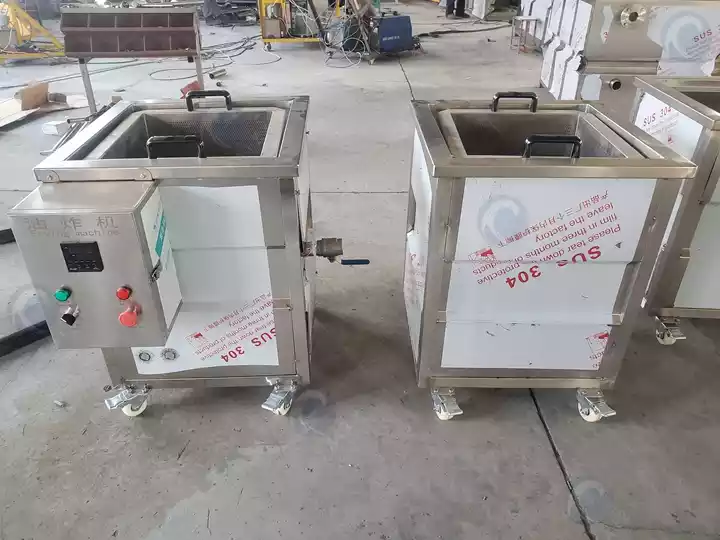 Frying machine in continuous potato chip production line