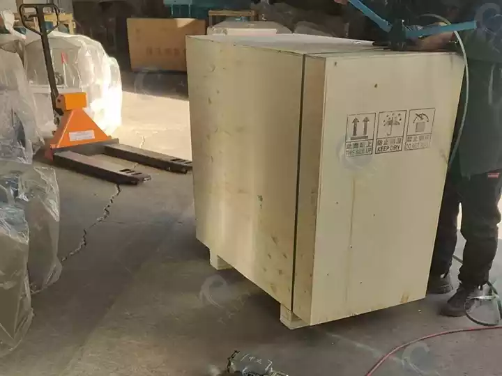 packing wooden crate for vegetable cutter